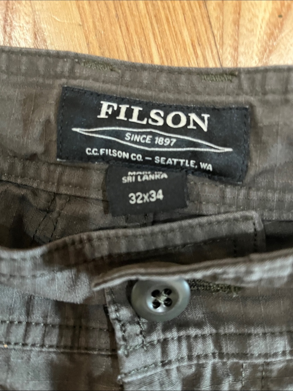 Filson Buckhorn Cargo pants NWOT
ORCAGRAY 32x34